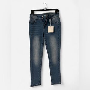 NWT TALA Skinny Jeans – Women’s Size 6 – Blue Stretch Denim